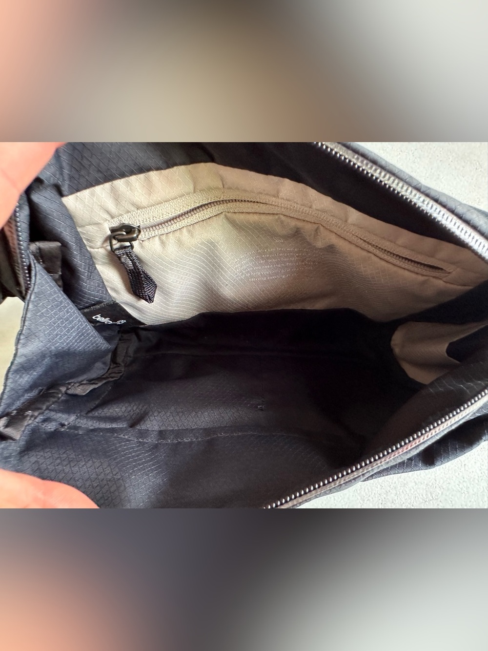 Bellroy Lite Sling in black - Picture 5 of 8